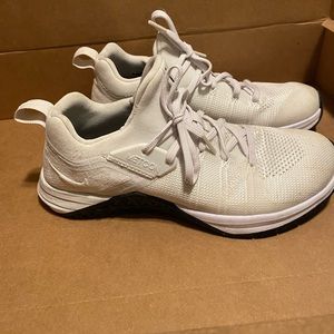 Nike- mens- shoes size 8